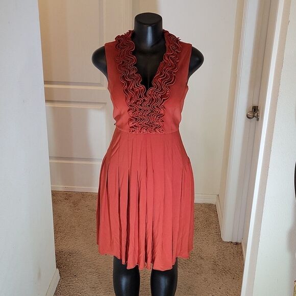 ADRIANA PAPELL PETITE V-NECK SLEEVELESS DRESS - Picture 11 of 13